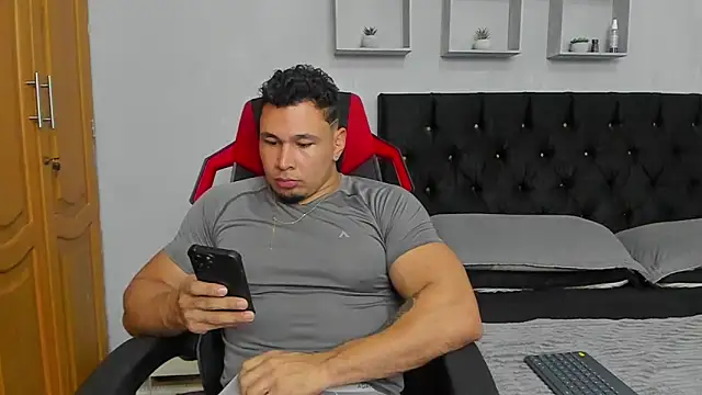 Snapshot of tyler_hank01 chatting on July 2026 09:19:01 PM tyler hank01 online show from July 2026 09:19:01 PM