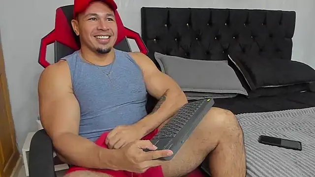 Snapshot of tyler_hank01 chatting on July 2026 08:35:01 PM tyler hank01 online show from July 2026 08:35:01 PM