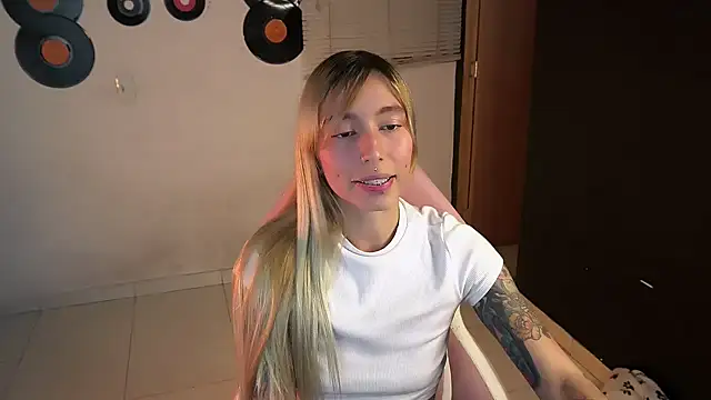 Snapshot of Saucy_Jenn chatting on May 2026 02:16:01 AM Saucy Jenn online show from May 2026 02:16:01 AM