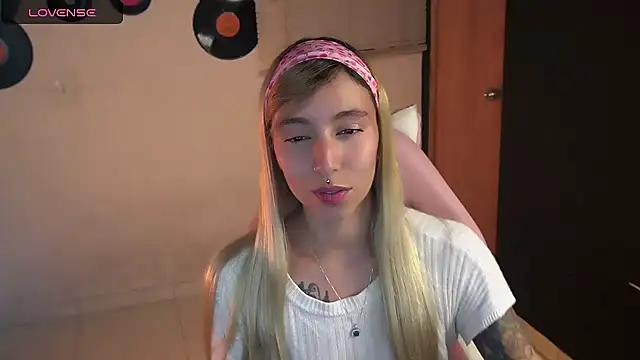 Snapshot of Saucy_Jenn chatting on May 2026 11:54:01 PM Saucy Jenn online show from May 2026 11:54:01 PM