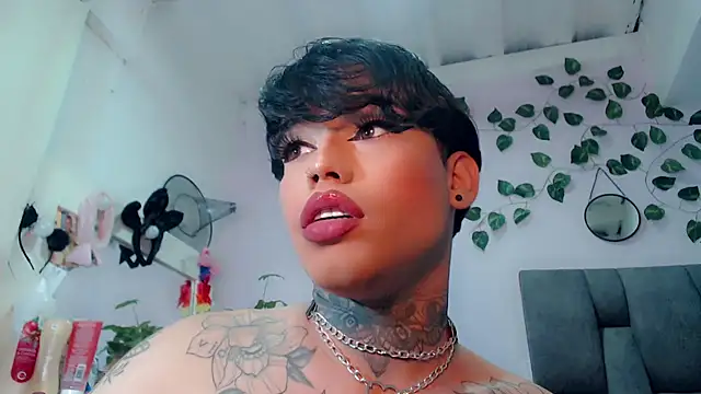 Snapshot of little_star_porn chatting on December 2024 02:39:01 AM little star porn online show from December 2024 02:39:01 AM