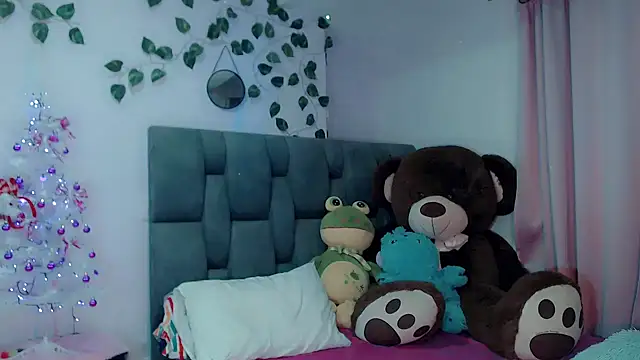 Snapshot of little_star_porn chatting on December 2024 08:47:01 AM little star porn online show from December 2024 08:47:01 AM