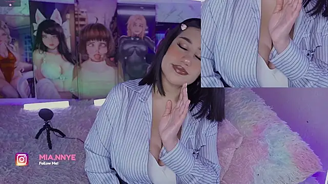 MiaMammie online show from December 2024 08:52:02 AM