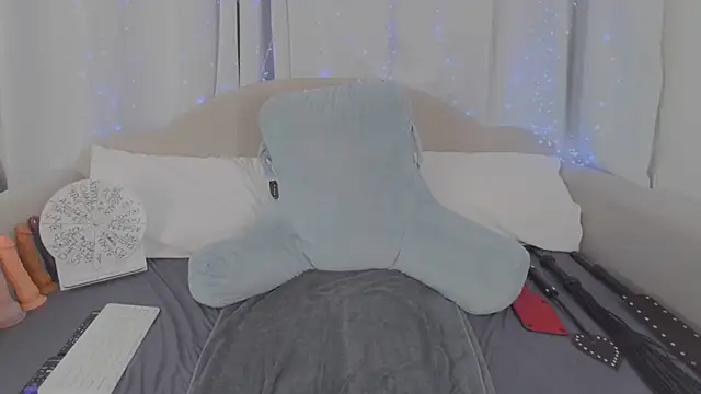 MeghanXO online show from February 2026 04:32:01 PM