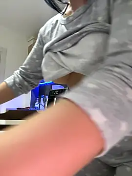 Snapshot of Scarlett-Dream chatting on November 2025 06:46:02 AM Scarlett-Dream online show from November 2025 06:46:02 AM