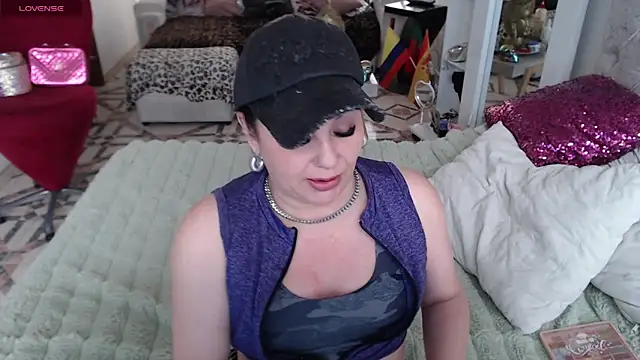 Snapshot of Myrnasexxx chatting on April 2026 09:05:01 PM Myrnasexxx online show from April 2026 09:05:01 PM