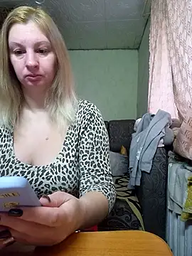 Snapshot of BustyBlond chatting on February 2026 05:14:01 AM BustyBlond online show from February 2026 05:14:01 AM