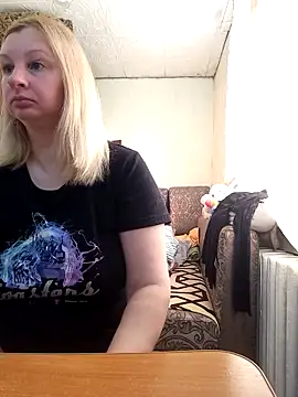 Snapshot of BustyBlond chatting on March 2026 05:44:01 AM BustyBlond online show from March 2026 05:44:01 AM