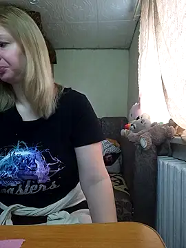 Snapshot of BustyBlond chatting on April 2026 04:28:02 AM BustyBlond online show from April 2026 04:28:02 AM