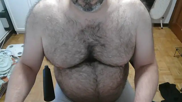 Snapshot of mikeyhotbear chatting on June 2026 05:21:02 AM mikeyhotbear online show from June 2026 05:21:02 AM