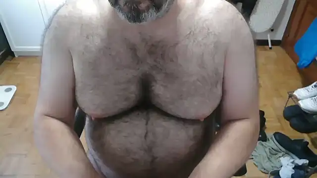 Snapshot of mikeyhotbear chatting on July 2026 05:58:02 AM mikeyhotbear online show from July 2026 05:58:02 AM