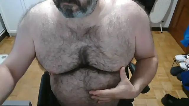 Snapshot of mikeyhotbear chatting on July 2026 05:12:02 AM mikeyhotbear online show from July 2026 05:12:02 AM