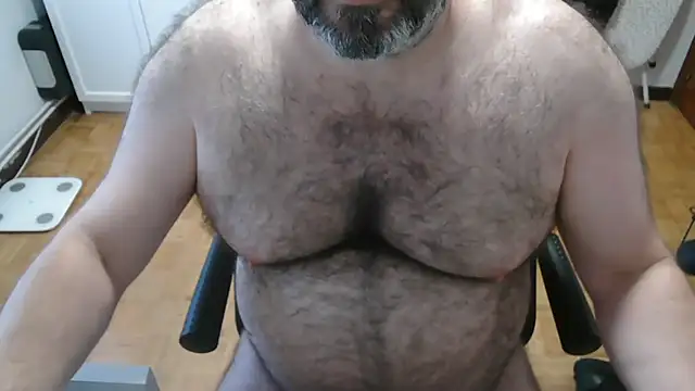 Snapshot of mikeyhotbear chatting on July 2026 05:34:01 AM mikeyhotbear online show from July 2026 05:34:01 AM