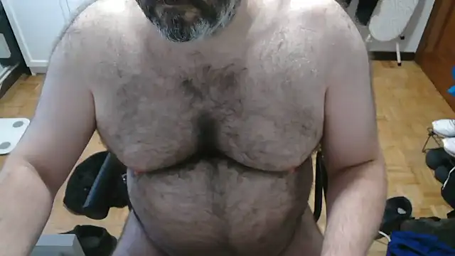 Snapshot of mikeyhotbear chatting on July 2026 05:35:02 AM mikeyhotbear online show from July 2026 05:35:02 AM