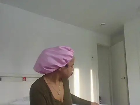 Snapshot of RuggyRackz chatting on December 2024 07:45:02 PM RuggyRackz online show from December 2024 07:45:02 PM