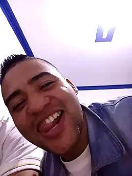 EISONREINA11 online show from September 2025 10:08:02 AM