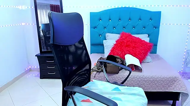 Snapshot of vaalery_sweet chatting on February 2025 10:24:01 PM vaalery sweet online show from February 2025 10:24:01 PM