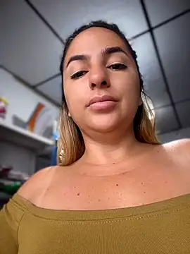 sammyqueenx21 online show from April 2026 11:27:01 AM