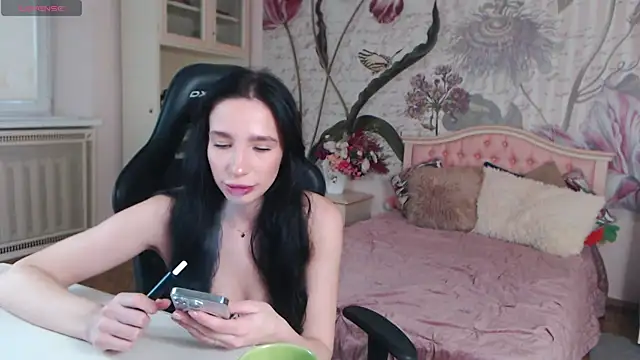 AliciaBow online show from November 2025 01:13:01 PM