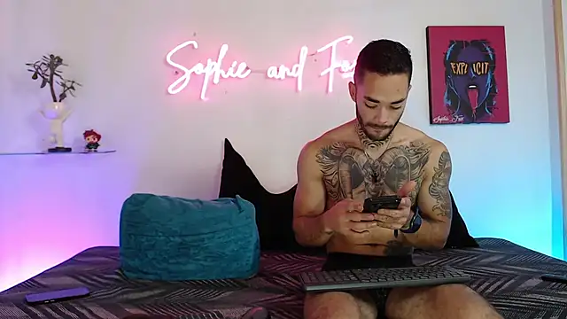 Snapshot of SophieFoxx17 chatting on September 2025 01:16:02 AM SophieFoxx17 online show from September 2025 01:16:02 AM