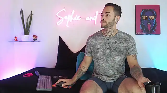 Snapshot of SophieFoxx17 chatting on October 2025 11:52:02 AM SophieFoxx17 online show from October 2025 11:52:02 AM