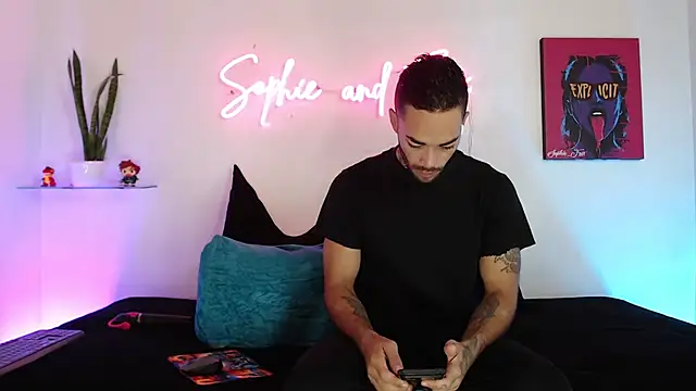 Snapshot of SophieFoxx17 chatting on October 2025 12:16:02 PM SophieFoxx17 online show from October 2025 12:16:02 PM