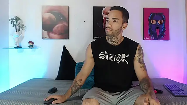 Snapshot of SophieFoxx17 chatting on December 2025 11:59:01 AM SophieFoxx17 online show from December 2025 11:59:01 AM