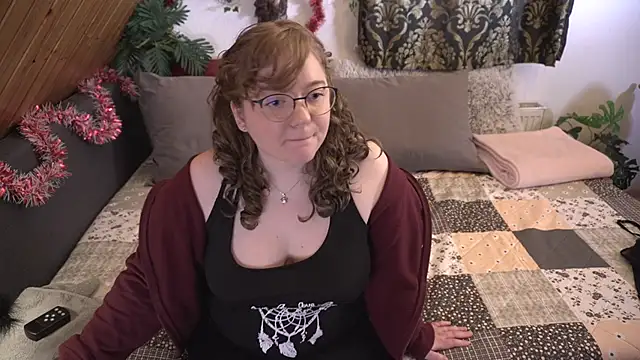 Snapshot of TessaWinter chatting on December 2024 04:49:01 PM TessaWinter online show from December 2024 04:49:01 PM