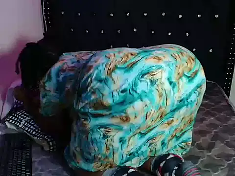 Snapshot of Toomuchbooty33 chatting on November 2025 07:27:01 PM Toomuchbooty33 online show from November 2025 07:27:01 PM