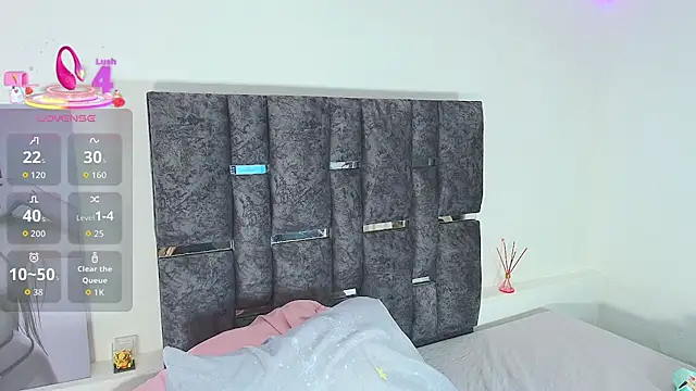 Natasharuso online show from October 2025 12:04:02 PM