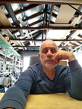 guywifi online show from September 2025 03:18:02 AM