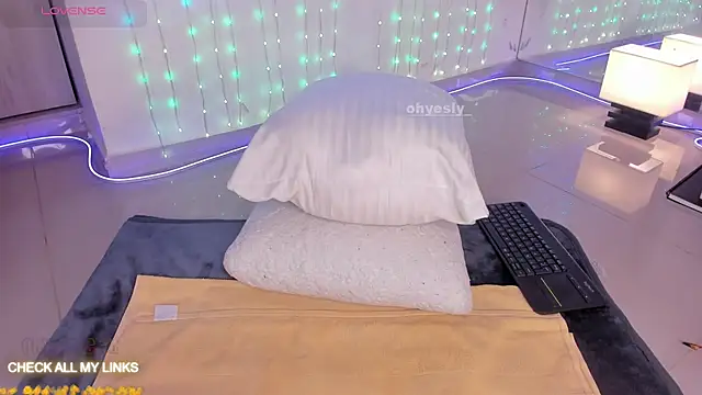 ohyesly  online show from November 2025 11:00:02 AM