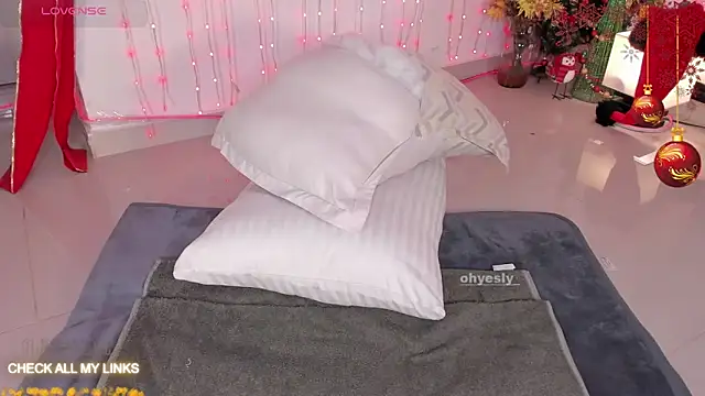 ohyesly  online show from December 2025 10:11:02 AM