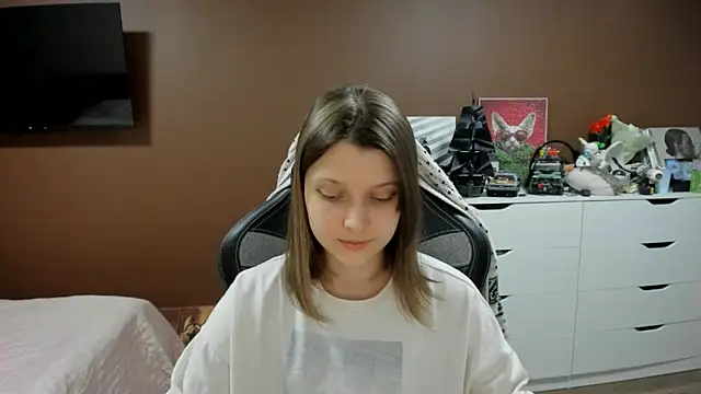 SoniNesti online show from April 2026 04:37:01 PM