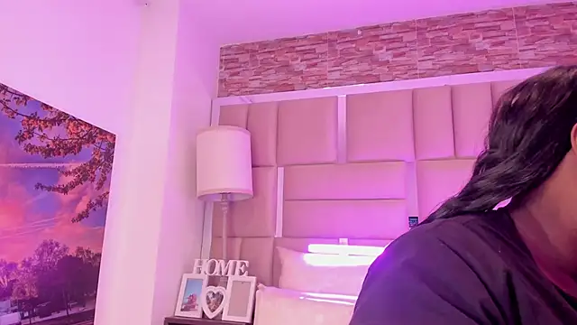 ShaniaBrownn online show from February 2026 07:41:01 PM