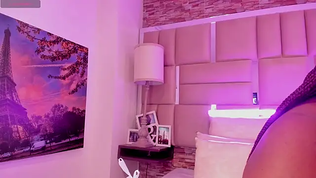 ShaniaBrownn online show from April 2026 07:47:02 PM