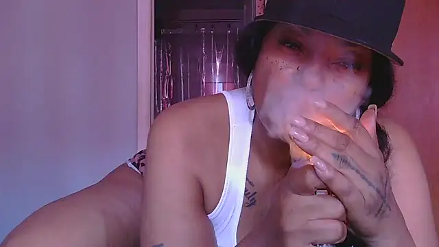 MSweetLindaParks online show from October 2025 03:34:01 PM