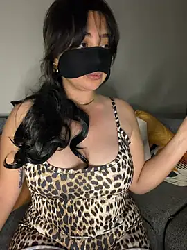 Snapshot of _L0VE_ME chatting on May 2026 10:51:02 PM L0VE ME online show from May 2026 10:51:02 PM