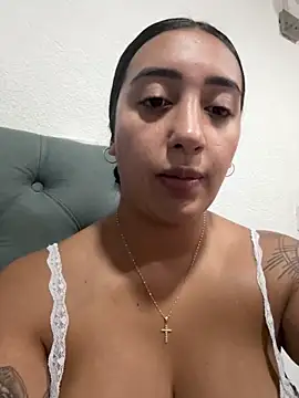 Snapshot of Hannahoff chatting on February 2026 02:29:01 AM Hannahoff online show from February 2026 02:29:01 AM