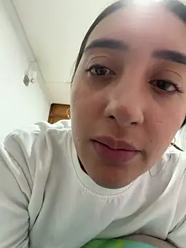 Snapshot of Hannahoff chatting on February 2026 04:13:02 AM Hannahoff online show from February 2026 04:13:02 AM