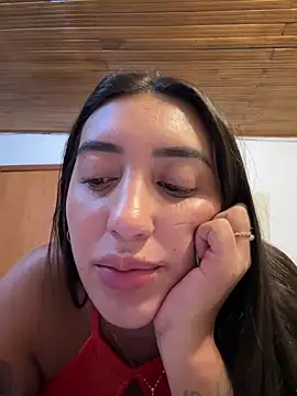 Snapshot of Hannahoff chatting on May 2026 04:17:02 AM Hannahoff online show from May 2026 04:17:02 AM