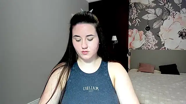 Roxie Bradley online show from February 2026 07:37:01 AM