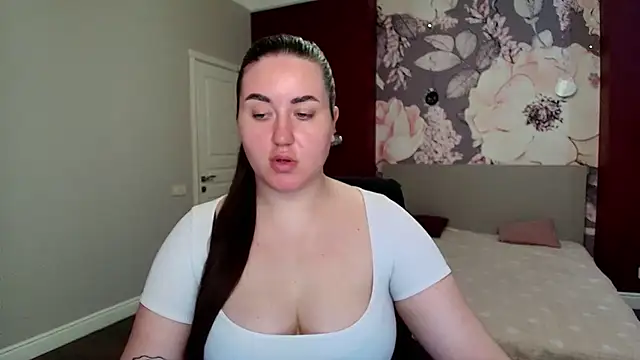 Snapshot of Roxie_Bradley chatting on April 2026 06:16:01 AM Roxie Bradley online show from April 2026 06:16:01 AM