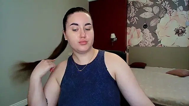 Snapshot of Roxie_Bradley chatting on June 2026 06:49:01 AM Roxie Bradley online show from June 2026 06:49:01 AM