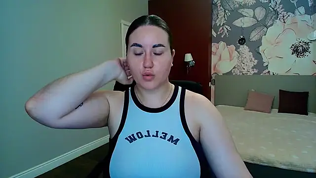 Snapshot of Roxie_Bradley chatting on June 2026 05:46:02 AM Roxie Bradley online show from June 2026 05:46:02 AM
