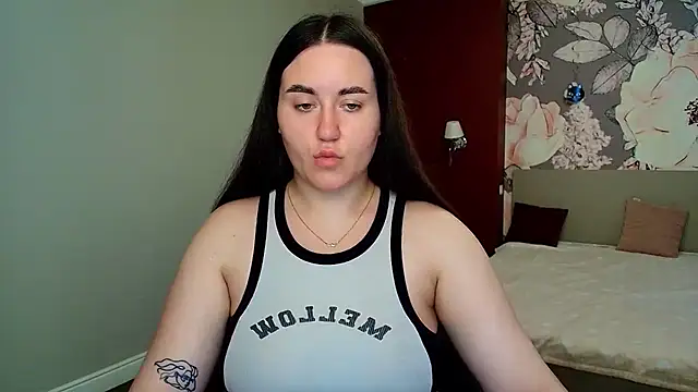 Snapshot of Roxie_Bradley chatting on July 2026 05:45:02 AM Roxie Bradley online show from July 2026 05:45:02 AM