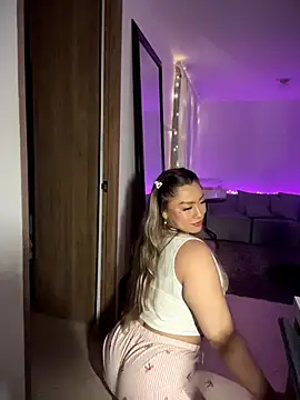 Snapshot of Im_sophiie chatting on February 2026 07:51:01 AM Im sophiie online show from February 2026 07:51:01 AM