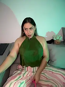 Snapshot of Im_sophiie chatting on July 2026 07:23:02 AM Im sophiie online show from July 2026 07:23:02 AM