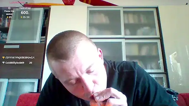 Matttthees online show from November 2025 09:25:01 AM