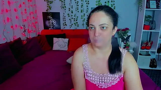Snapshot of DarlingMilf chatting on September 2025 06:11:02 PM DarlingMilf online show from September 2025 06:11:02 PM